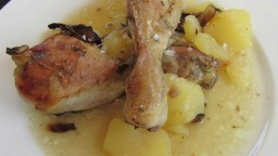 Recepta de cuina de Cuixetes de pollastre al forn amb bolets i patates